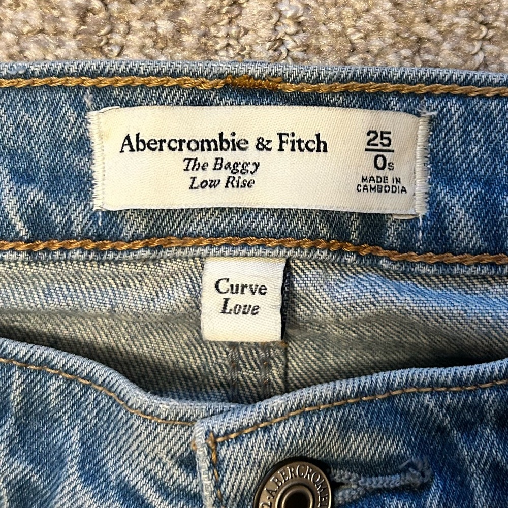 Abercrombie & Fitch The Baggy Low Rise Jeans - size 25 short - like new